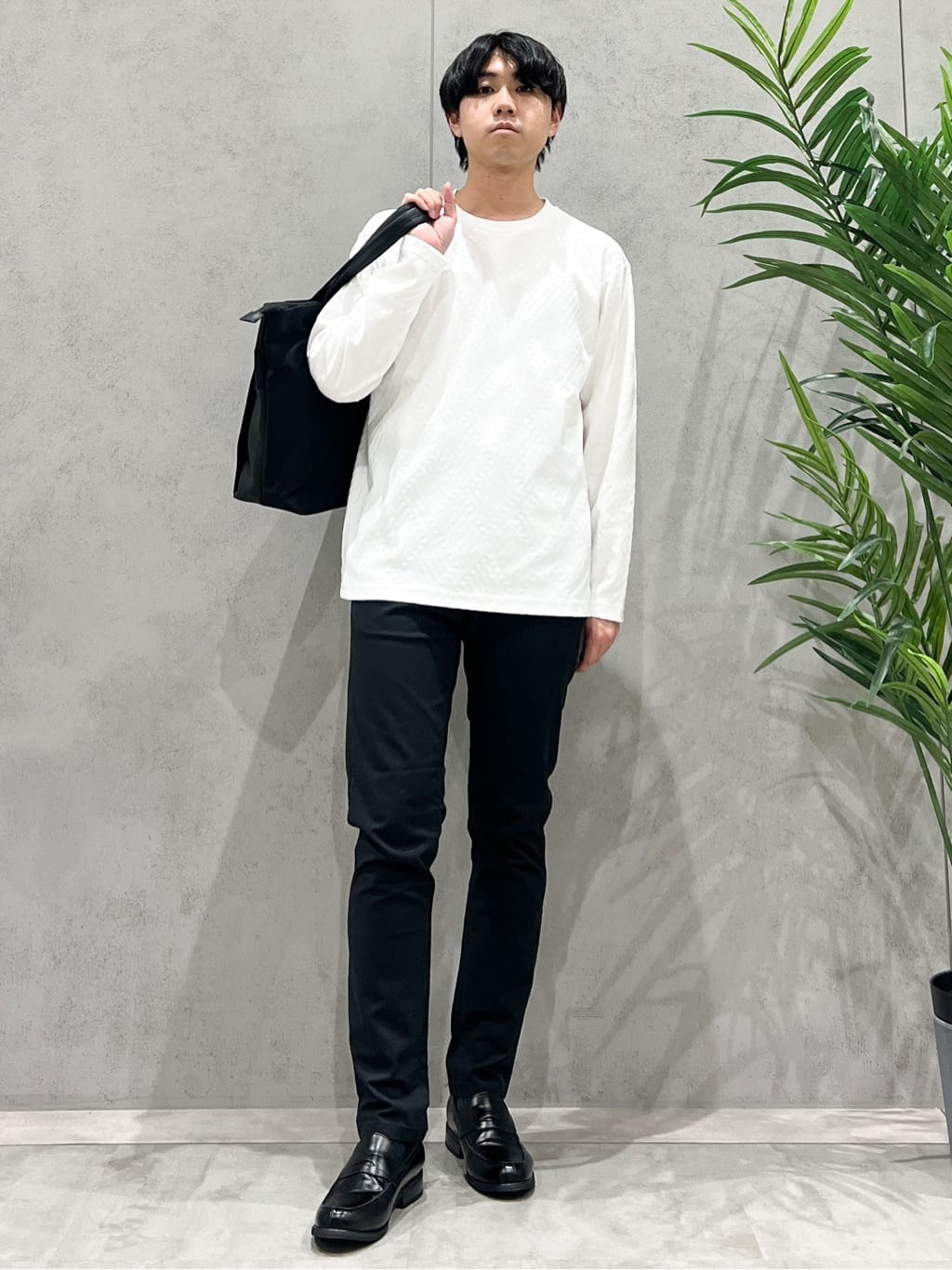 SHI-MAさんの「THE SHOP TK｜リンクスジャカード長袖Tシャツ【サスティナブル素材使用/洗濯機OK】」を使ったコーディネート