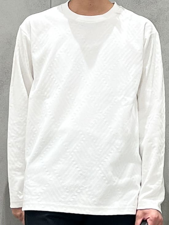 SHI-MAさんの「THE SHOP TK｜リンクスジャカード長袖Tシャツ【サスティナブル素材使用/洗濯機OK】」を使ったコーディネート