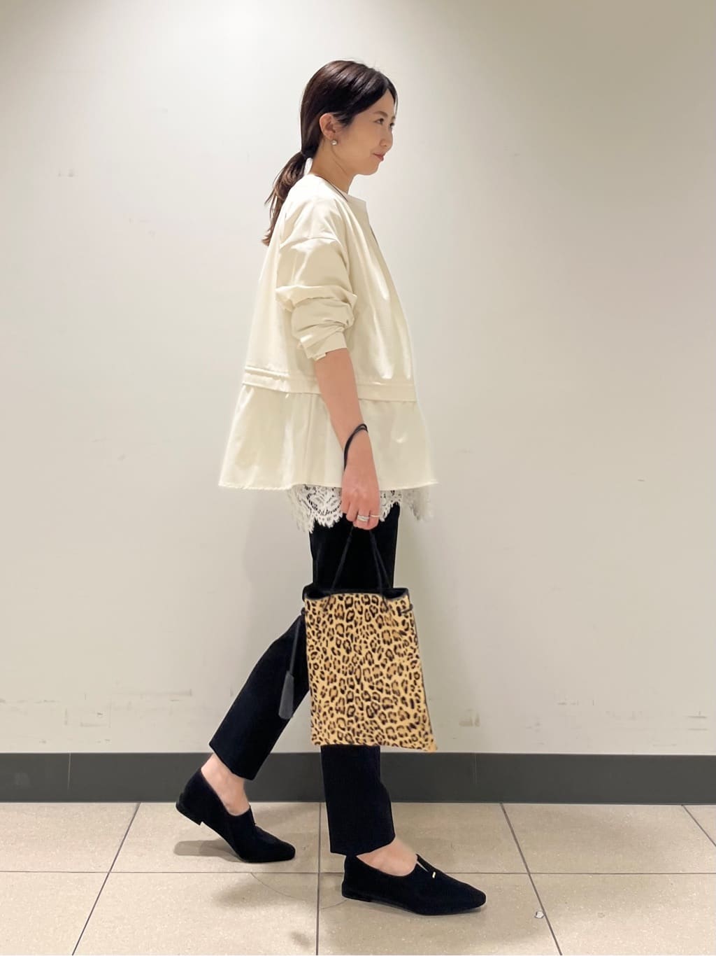 shokoさんの「INDIVI｜【レイヤードにおすすめ】レース切り替えカットソー」を使ったコーディネート