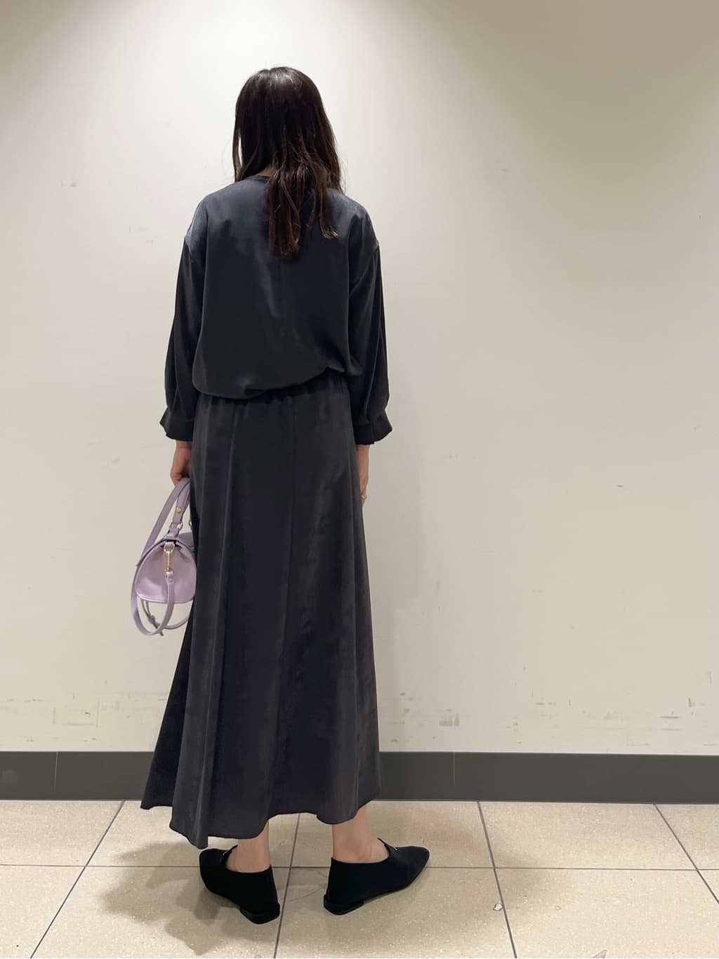 shokoさんの「INDIVI｜【セットアップ可能】スエード調サテンブラウス」を使ったコーディネート