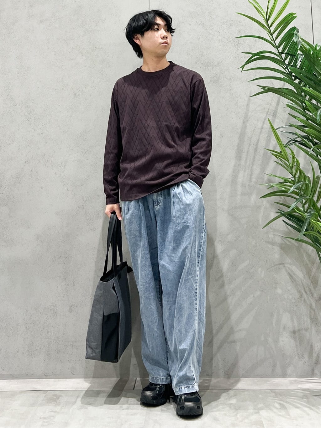 SHI-MAさんの「THE SHOP TK｜リンクスジオメトリック長袖Tシャツ【サスティナブル素材使用/洗濯機OK】」を使ったコーディネート
