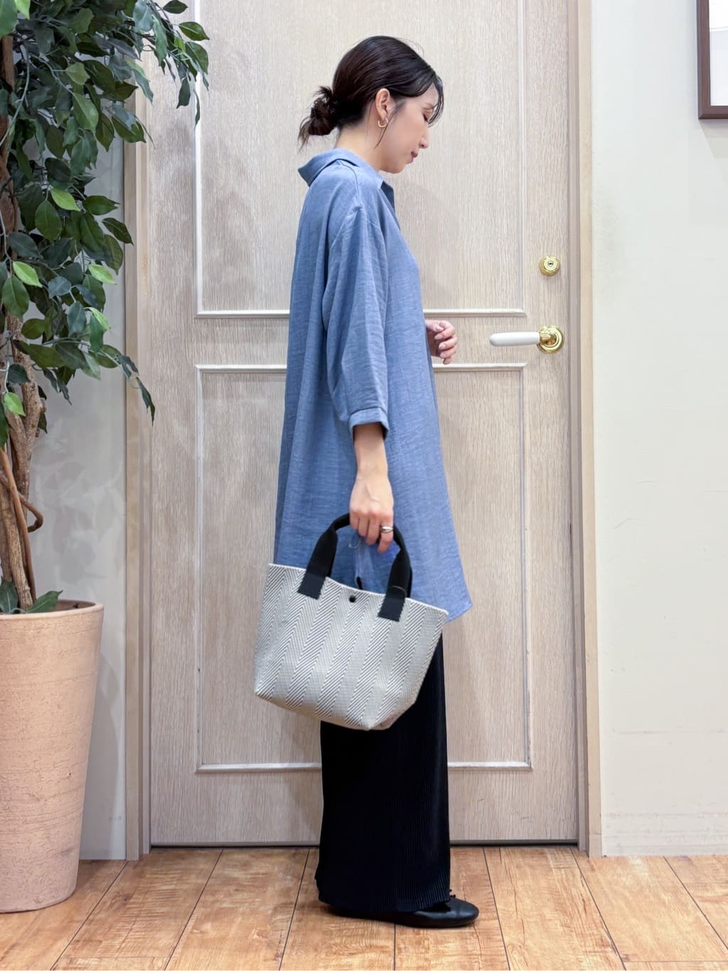 なみさんの「SHOO･LA･RUE｜【S-LL/体型カバー】さらっとしたタッチが魅力 デニムライクチュニック」を使ったコーディネート
