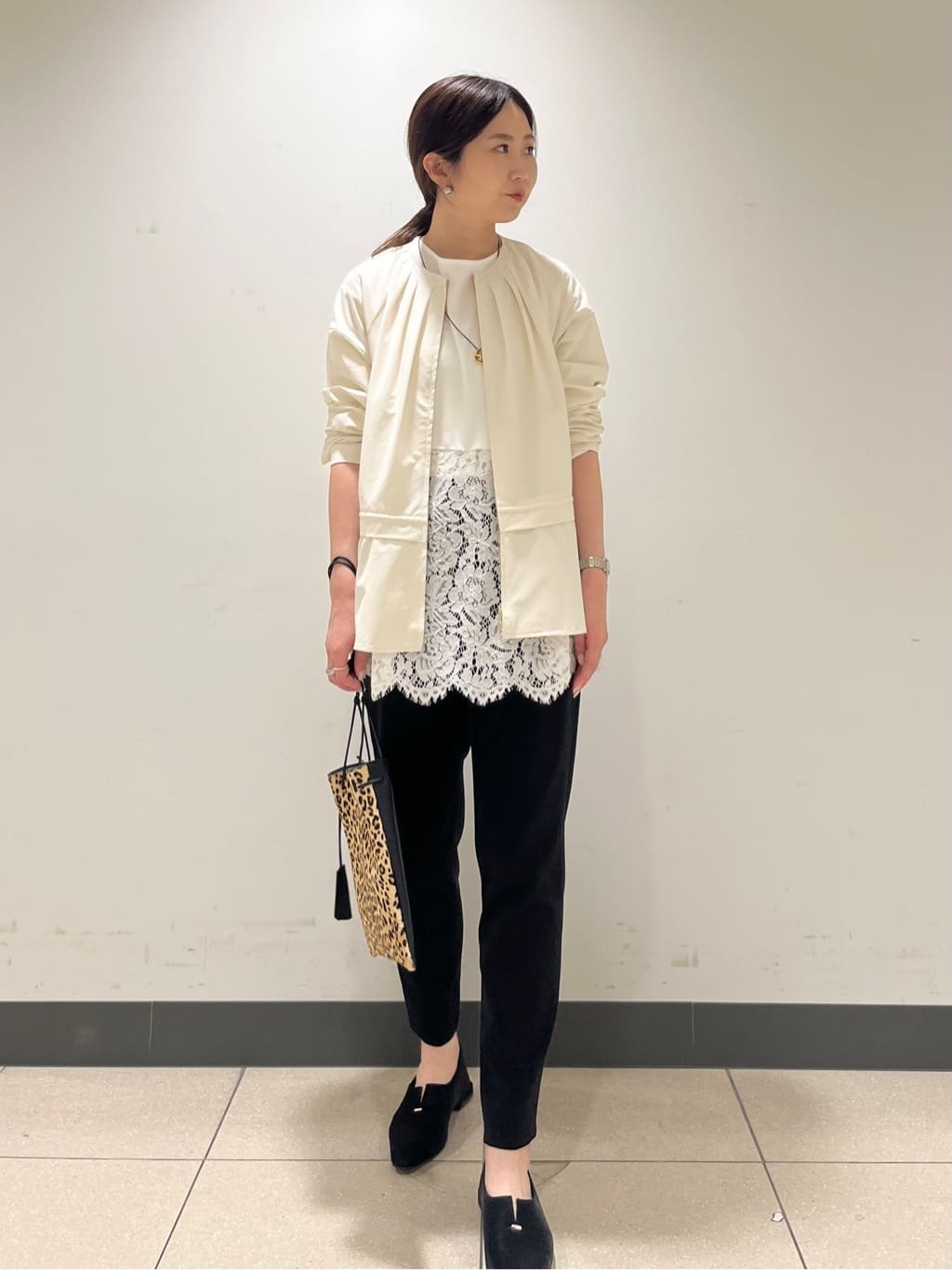 shokoさんの「INDIVI｜【レイヤードにおすすめ】レース切り替えカットソー」を使ったコーディネート