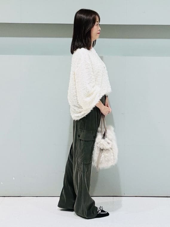 makiさんの「UNTITLED｜【大人きれいめ/ストレート/ワイド】キュプラカーゴパンツ」を使ったコーディネート