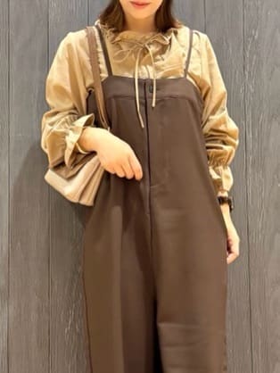 meiさんの「SHOO･LA･RUE｜【S-LL/洗濯後しわになりにくい/吸水速乾/UV】大人フェミニンな装いに 襟フリルブラウス」を使ったコーディネート