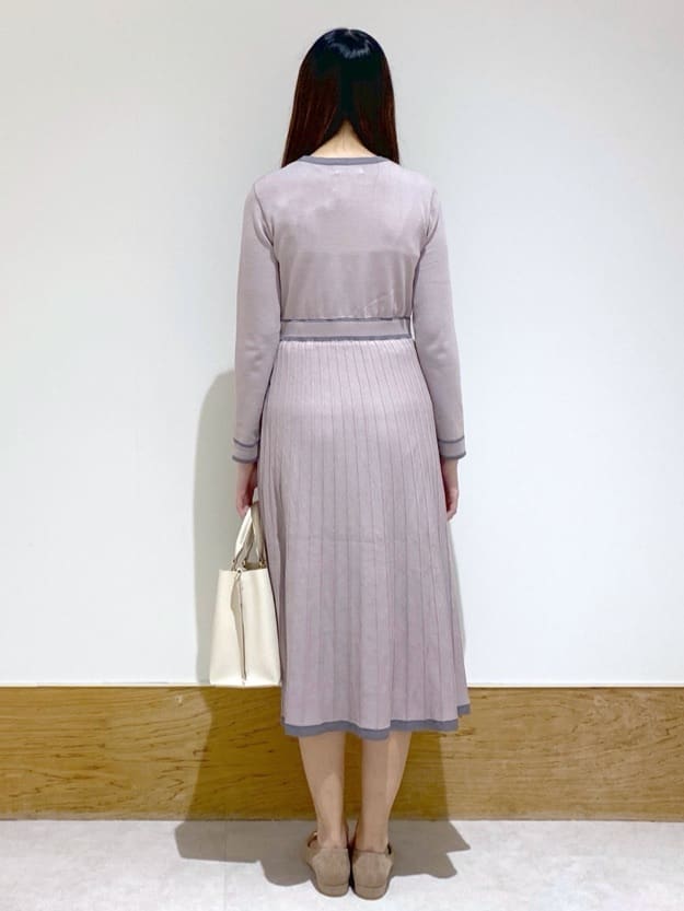 Hatsuneさんの「OPAQUE.CLIP｜バイカラードッキング風ニットワンピース【洗濯機OK／抗ピル】」を使ったコーディネート