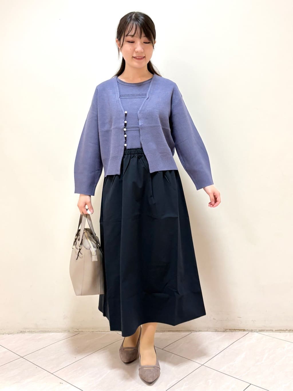 mikiさんの「Reflect｜【軽い羽織に◎／セットアップ可】パール調ボタン付きカーディガン」を使ったコーディネート
