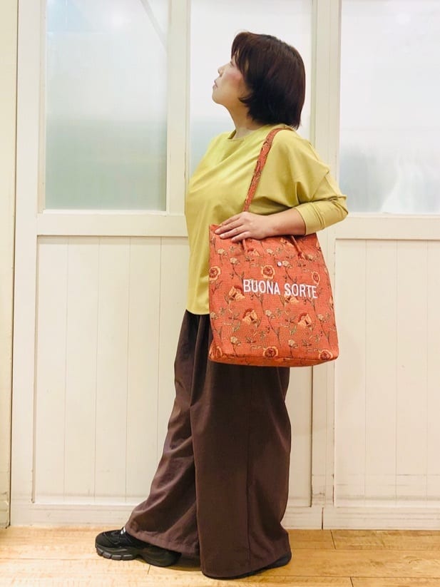 YYYさんの「SHOO･LA･RUE｜【高レビュー/洗濯後しわになりにくい】1枚でサマ見え 8分袖ドルマンブラウス」を使ったコーディネート