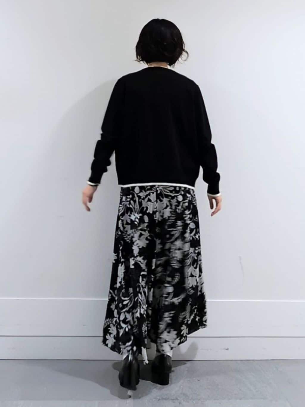 ミズタさんの「UNTITLED｜【アンサンブル可/薄手】ベーシッククルーネックカーディガン」を使ったコーディネート