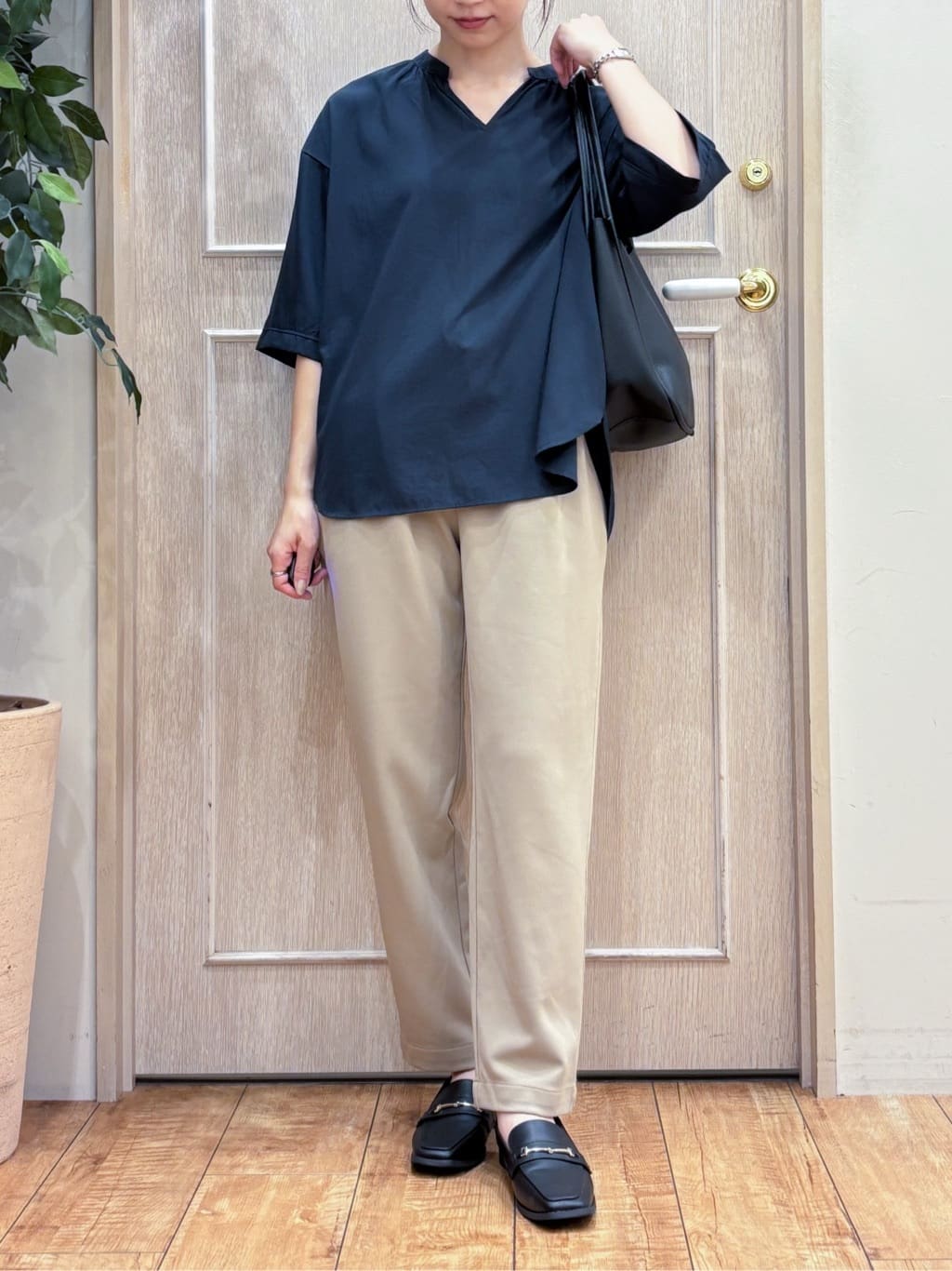 なみさんの「SHOO･LA･RUE｜【S-LL/洗濯後しわになりにくい】バックギャザーがアクセント スッキパーブラウス」を使ったコーディネート