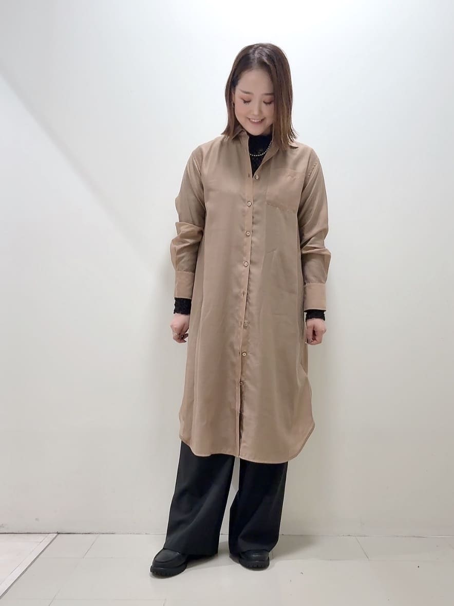 YUIさんの「UNTITLED｜【ニットと重ね着に/前開きボタン】シアーロングシャツ」を使ったコーディネート