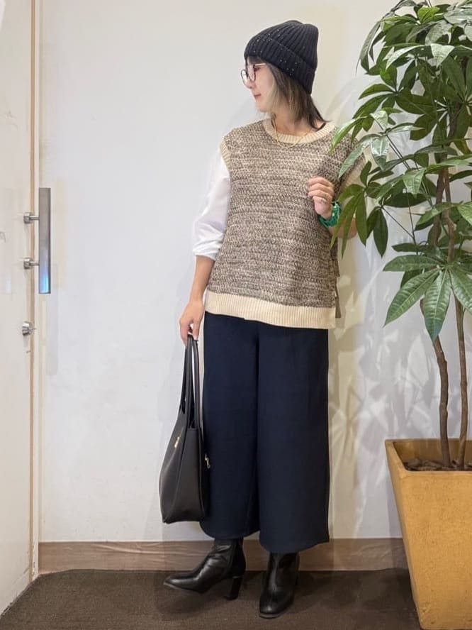 misakiさんの「SHOO･LA･RUE｜【2点セット/S-LL】着回しいろいろ 編み柄ベスト&times;ブラウス」を使ったコーディネート