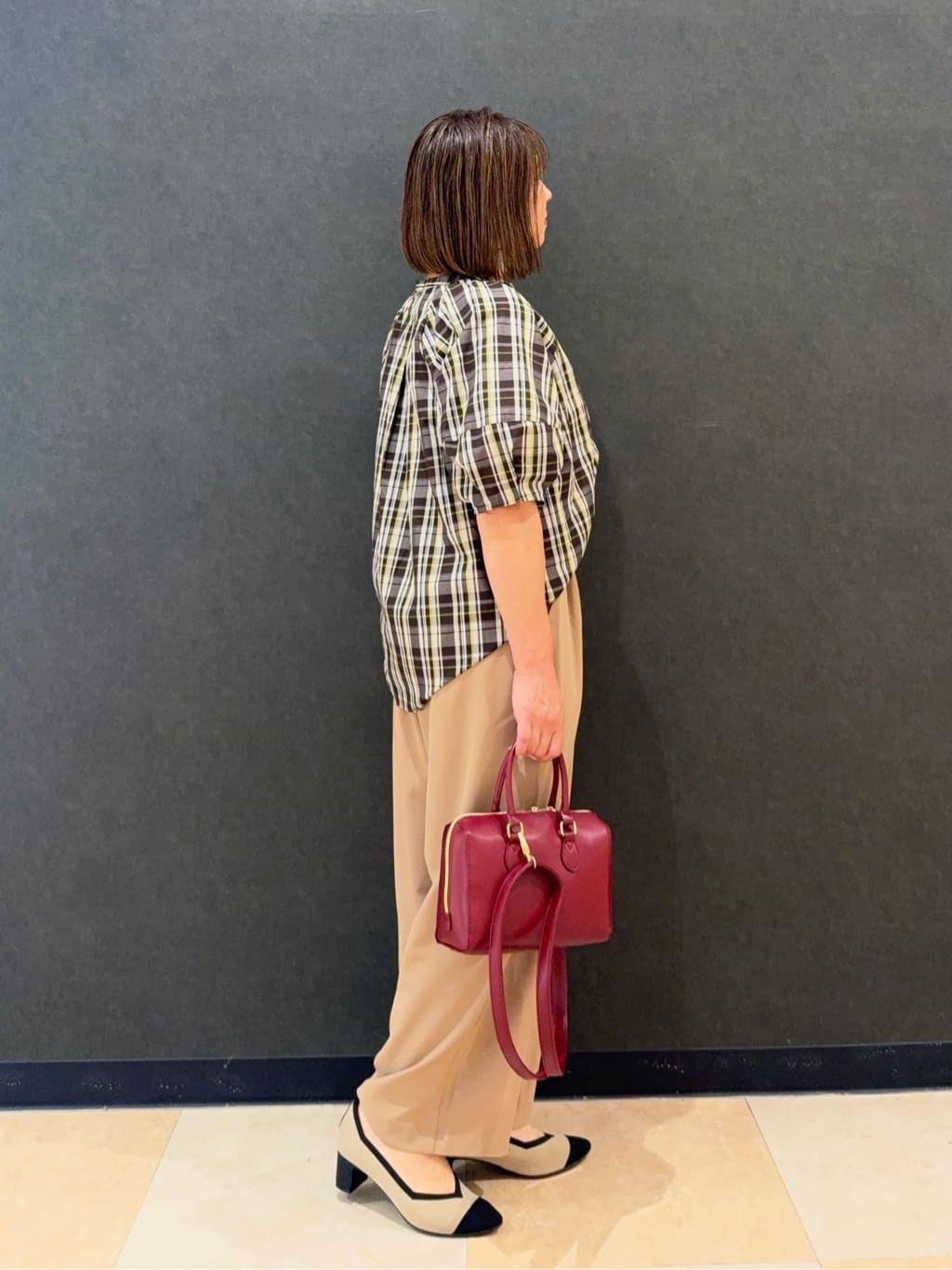 Megさんの「SHOO･LA･RUE｜【S-LL/洗濯後しわになりにくい】ランタンスリーブで女性らしく 5分袖スキッパーブラウス」を使ったコーディネート