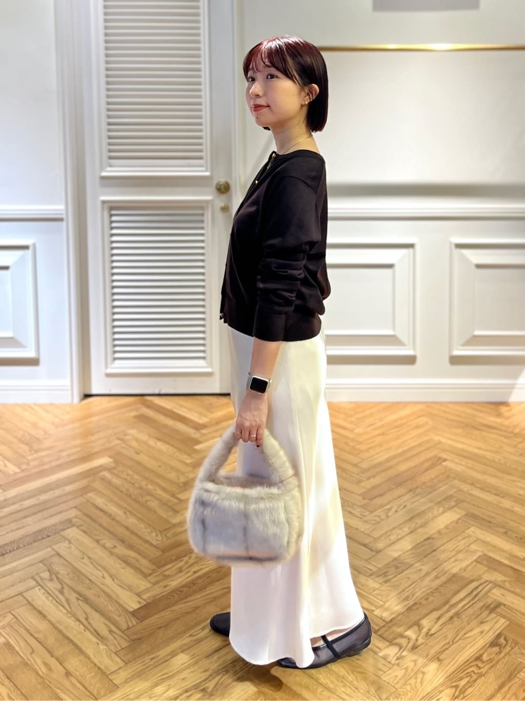 つじ まこさんの「DRESSTERIOR｜ストレッチヴィンテージサテンナロースカート」を使ったコーディネート