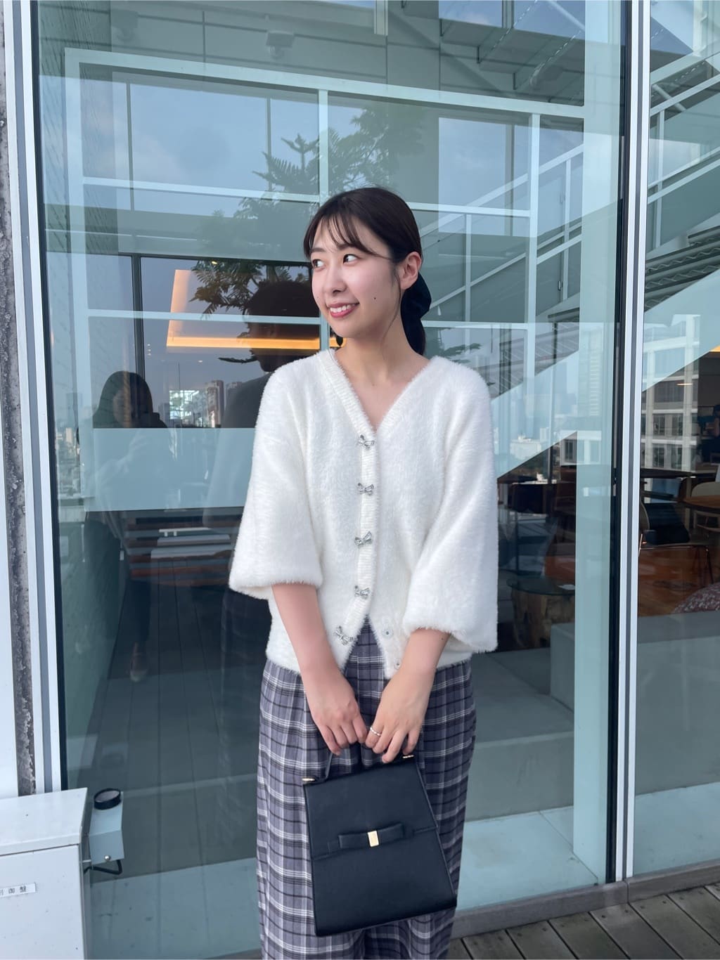abeさんの「Couture brooch｜リボンデザイン2WAYバッグ」を使ったコーディネート