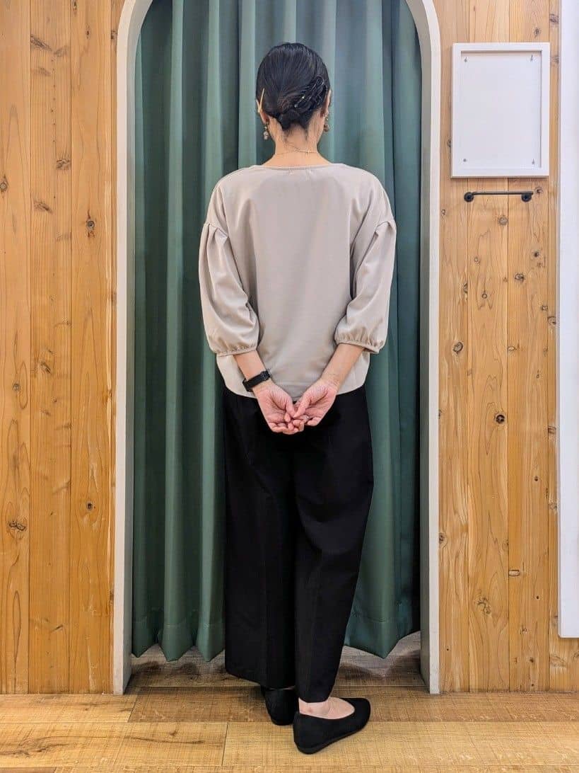 ショーコラさんの「SHOO･LA･RUE｜【洗濯機可/S-LL】すっきり上品きれい見え タックワイドパンツ」を使ったコーディネート
