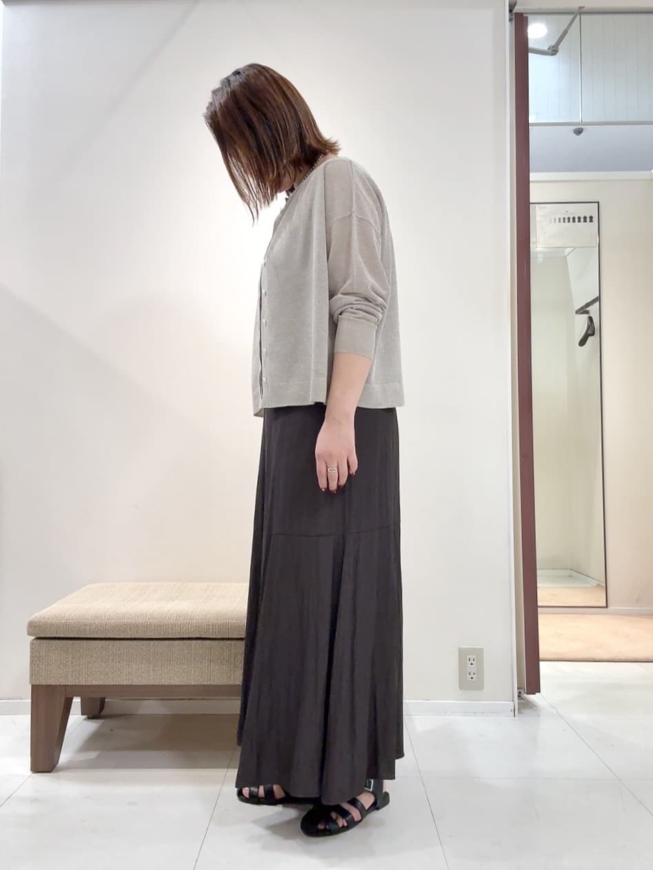 YUIさんの「UNTITLED｜【前後2WAY/アンサンブル可/ゆったり】シアーカーディガン」を使ったコーディネート