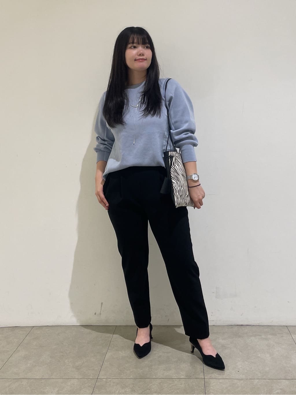 emikaさんの「INDIVI｜【洗える／選べる8色】トーンアップニット」を使ったコーディネート