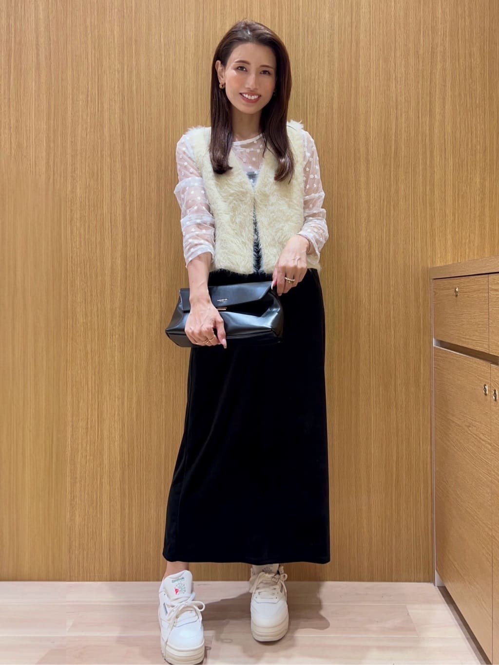 maiさんの「OPAQUE.CLIP｜チュールフラワー刺繍シアートップス【洗濯機OK】」を使ったコーディネート