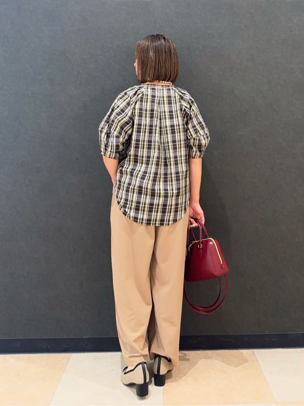 Megさんの「SHOO･LA･RUE｜【S-LL/洗濯後しわになりにくい】ランタンスリーブで女性らしく 5分袖スキッパーブラウス」を使ったコーディネート