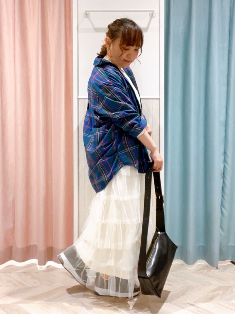 kitaさんの「SHOO･LA･RUE｜グラフィックアソート ベーシックロンT」を使ったコーディネート
