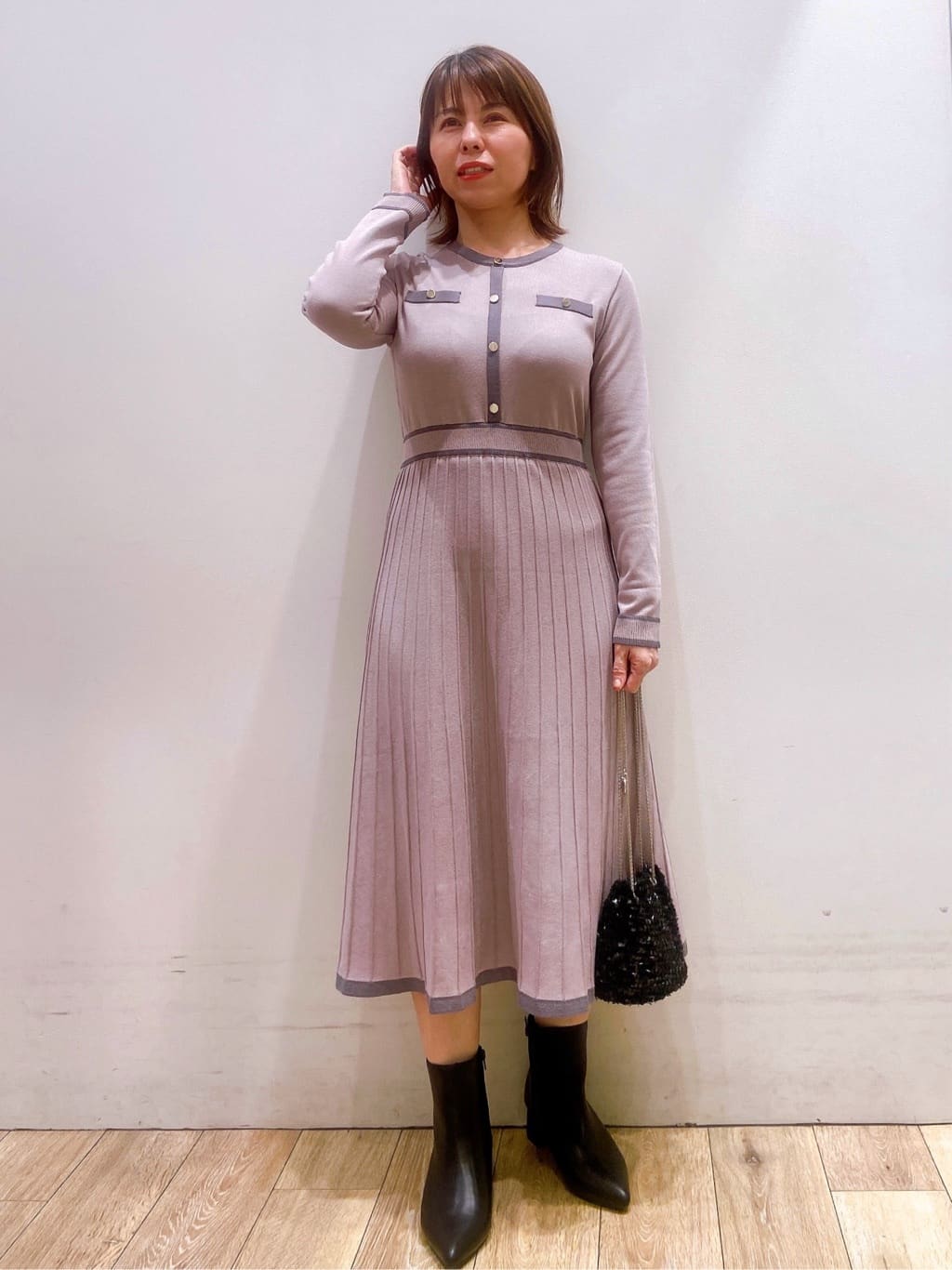 YUKOさんの「index｜バイカラードッキング風ニットワンピース【洗濯機OK／抗ピル】」を使ったコーディネート