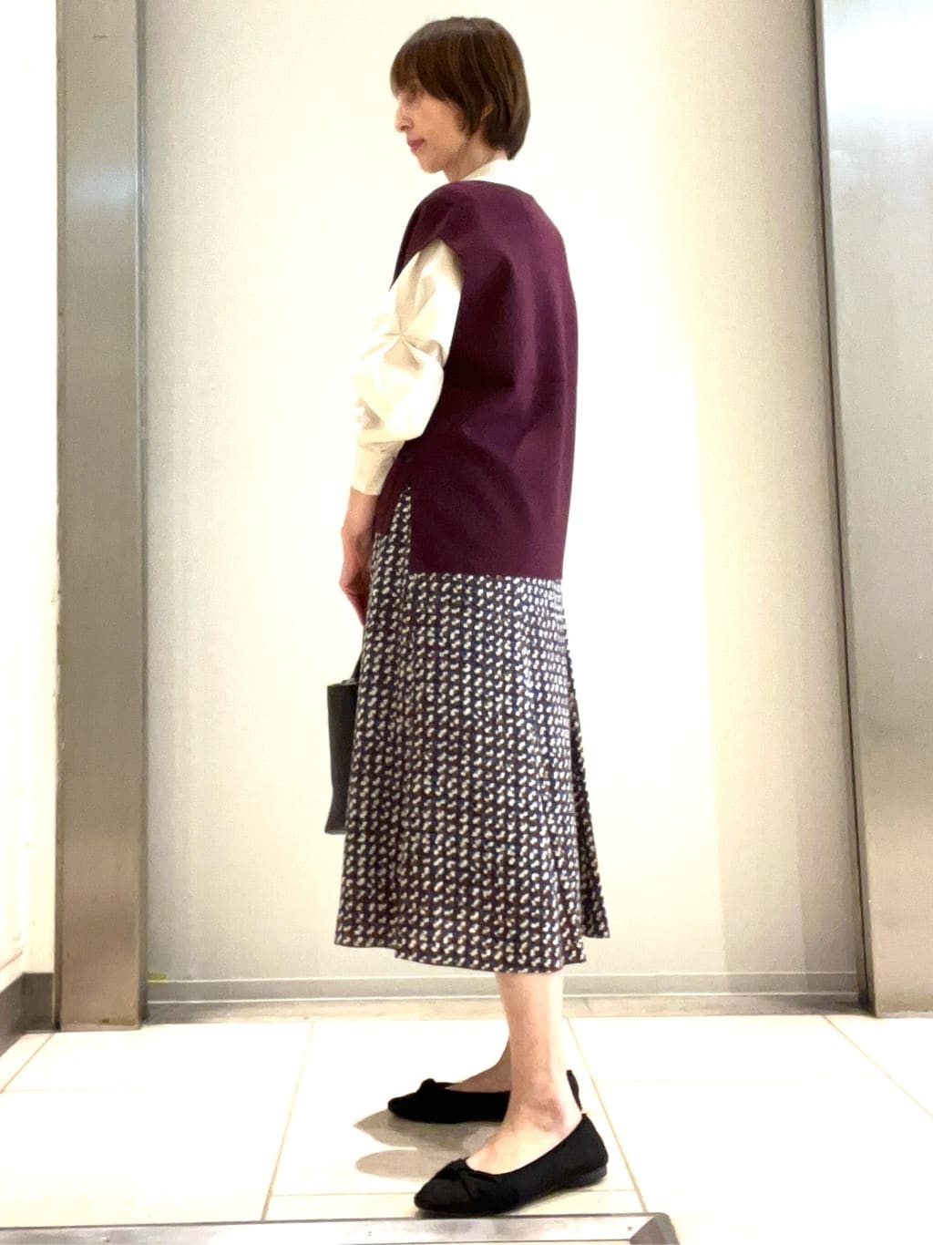 TOMOMIさんの「Reflect｜【さらっと一枚で決まる／重ね着にもおすすめ◎】タックスリーブシャツブラウス」を使ったコーディネート