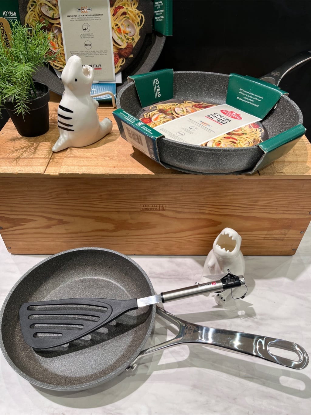 OYSTERさんの「212 KITCHEN STORE｜サリーナ フライパン 20cm ＜BALLARINI バッラリーニ＞」を使ったコーディネート