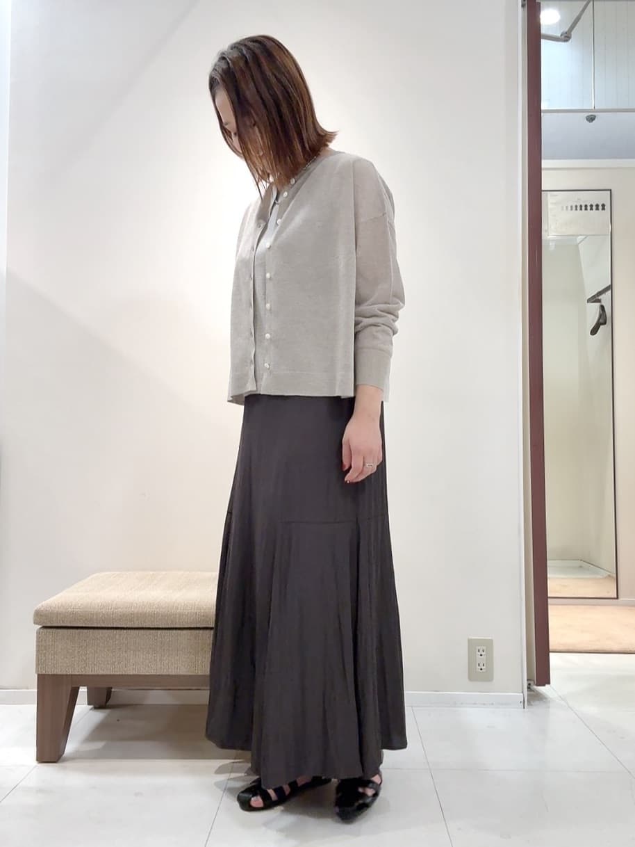 YUIさんの「UNTITLED｜【前後2WAY/アンサンブル可/ゆったり】シアーカーディガン」を使ったコーディネート