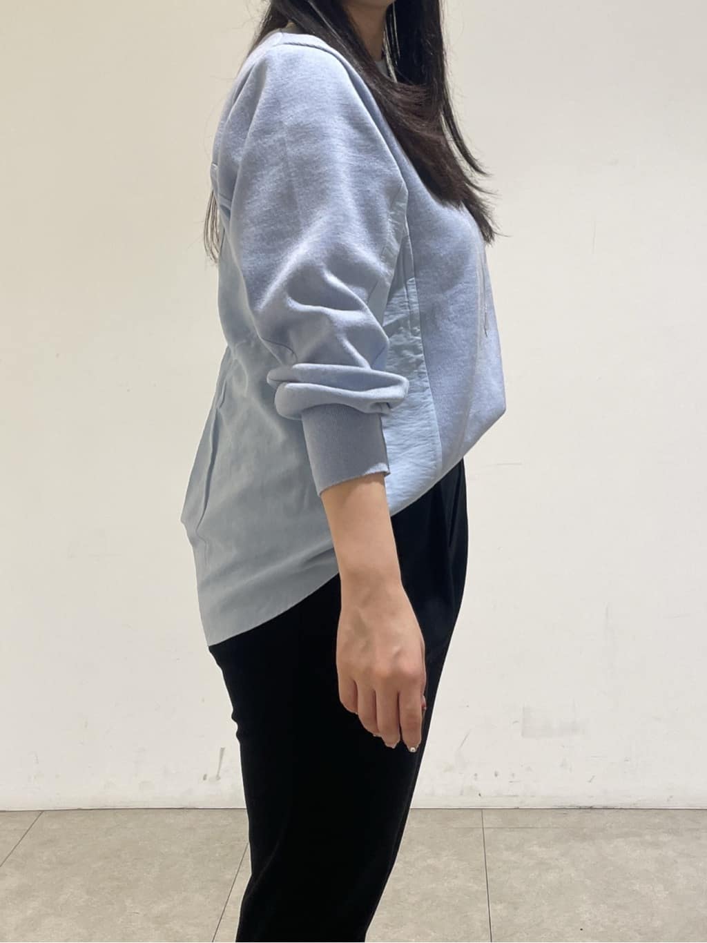 emikaさんの「INDIVI｜【洗える／選べる8色】トーンアップニット」を使ったコーディネート