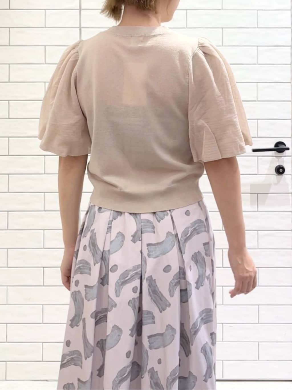 しおりさんの「OPAQUE.CLIP｜バルーンスリーブニット【洗濯機洗い可】」を使ったコーディネート