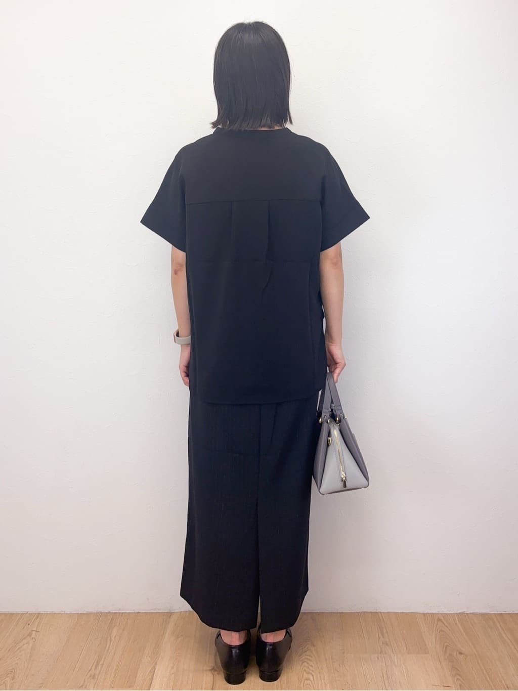 Takeさんの「OPAQUE.CLIP｜《5色展開／SS-LLサイズ》スキッパー金ボタンブラウス／セットアップ対応【防シワ／ストレッチ／洗濯」を使ったコーディネート