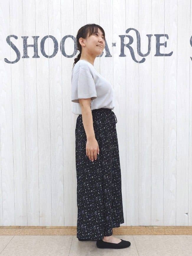 とろろさんの「SHOO･LA･RUE｜【S-LL】二の腕はカバーして魅せる フレアスリーブニット」を使ったコーディネート