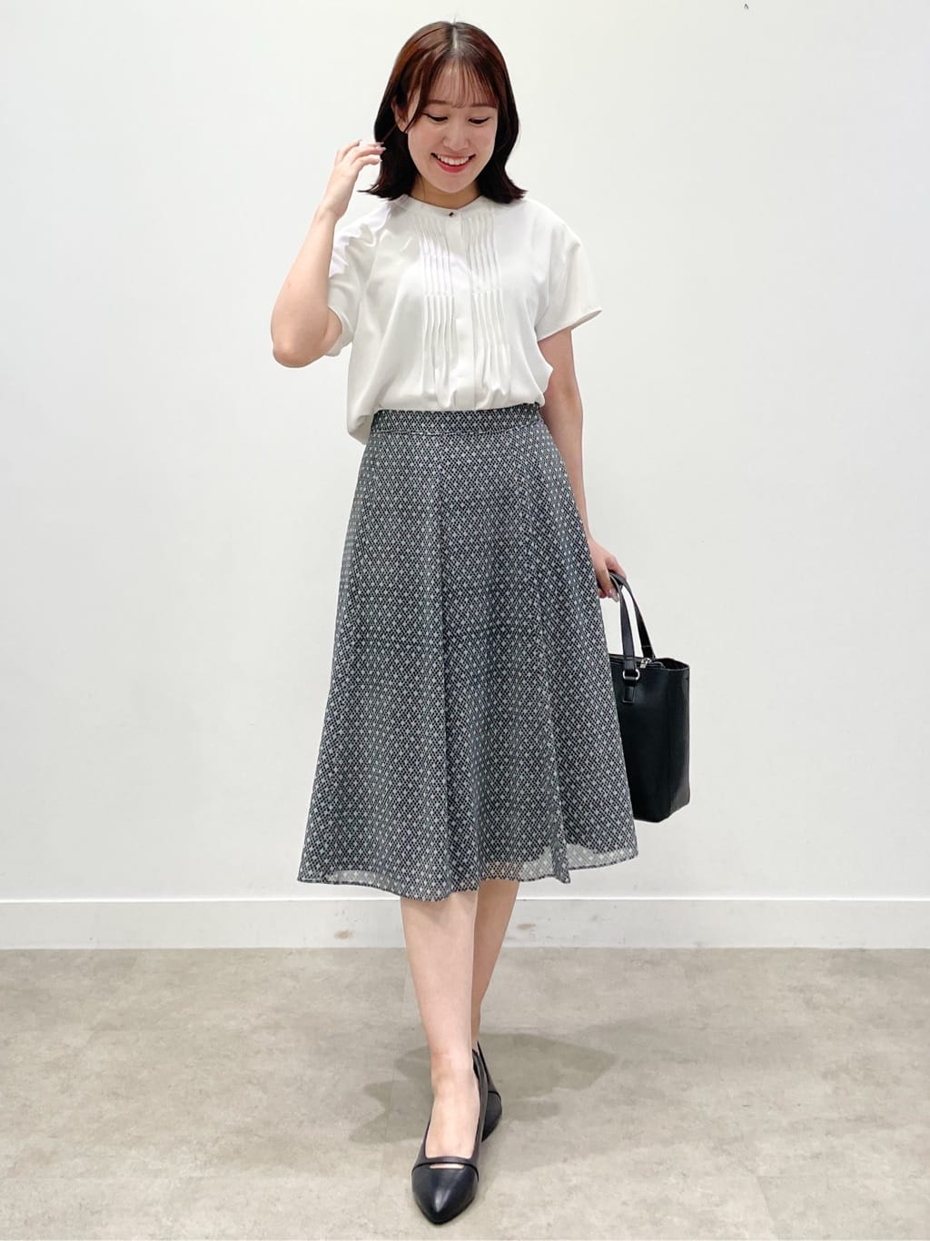 yukariさんの「Reflect｜【インナーに◎／すっきり見え！長め丈】タックデティールブラウス」を使ったコーディネート
