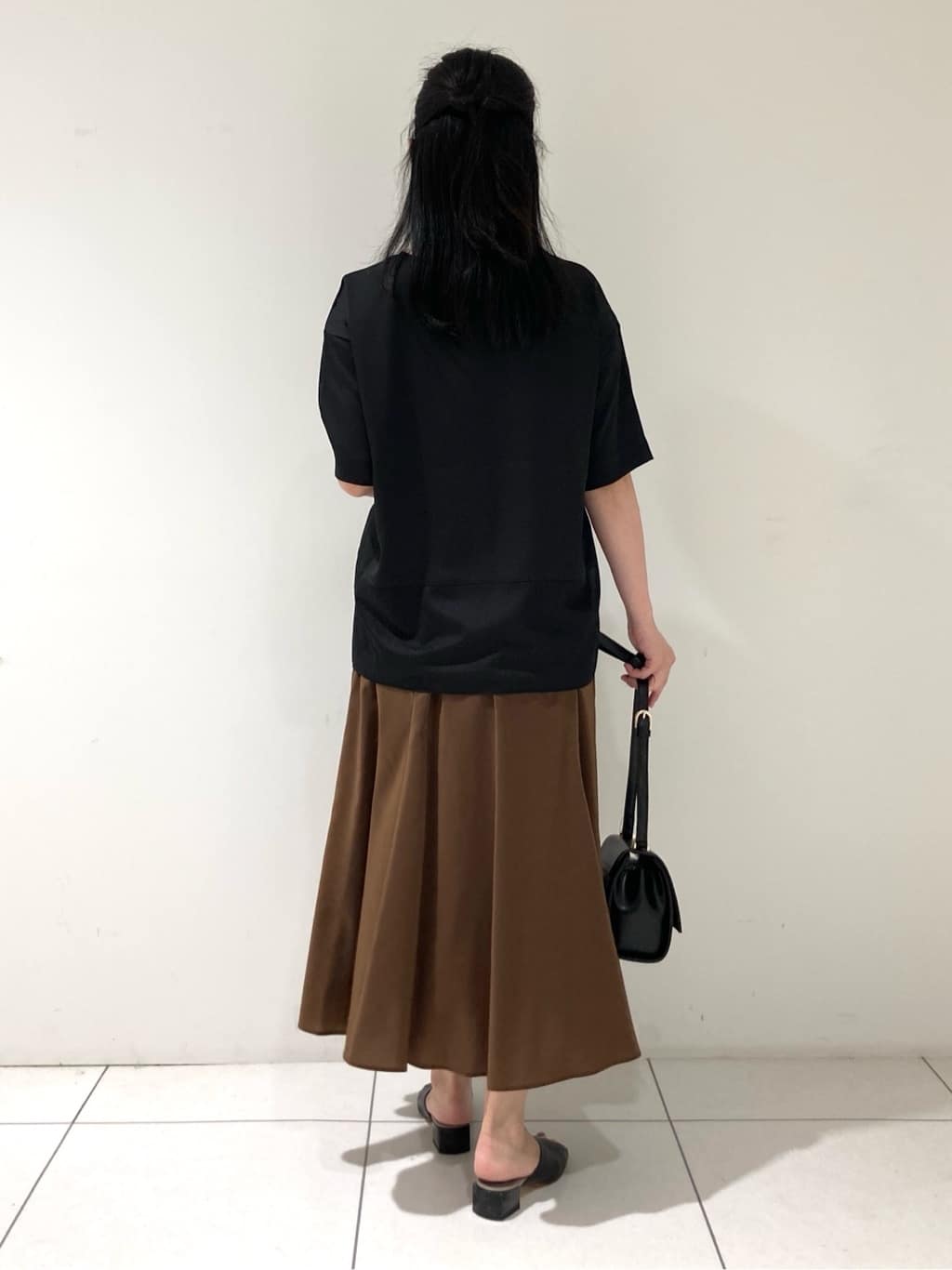 momokoさんの「INDIVI｜【洗える】裾シアー半袖トップス」を使ったコーディネート