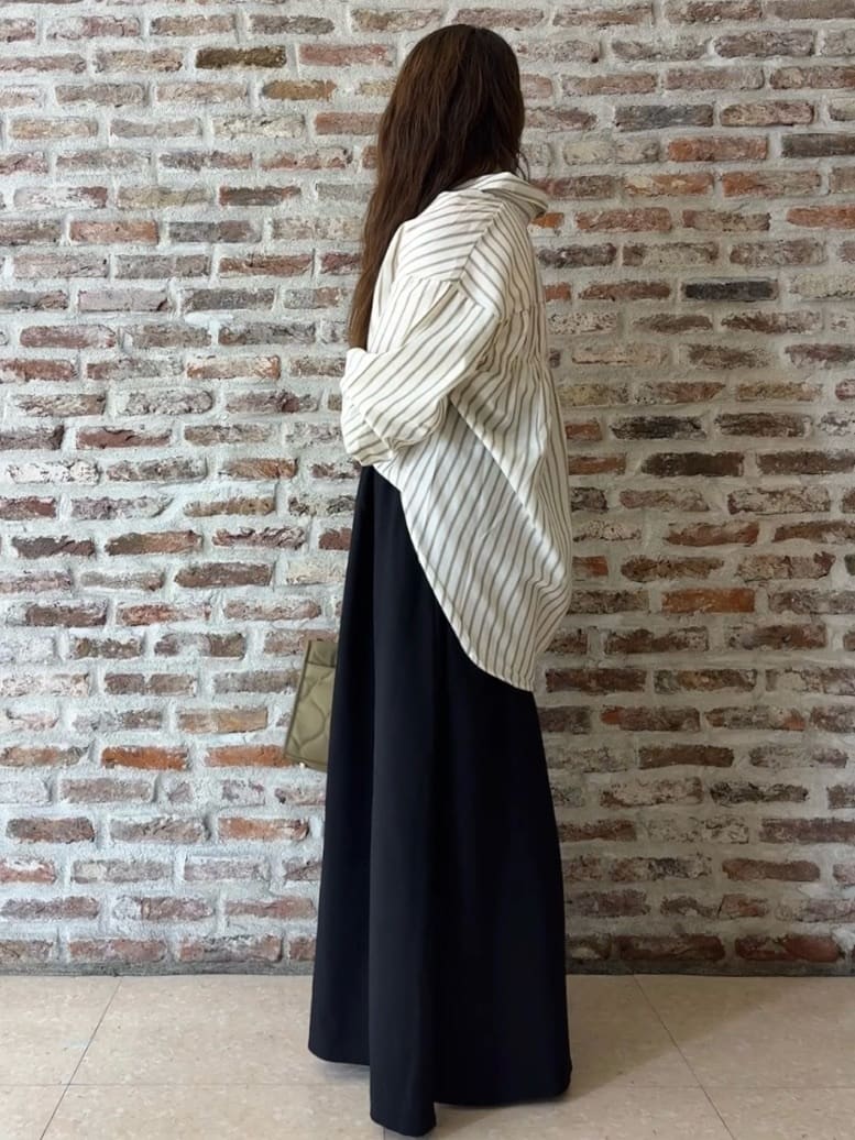 tokiさんの「THE SHOP TK｜【後ろ姿もサマになる】ストライプ バックシャーリングシャツ/体型カバー/洗える」を使ったコーディネート