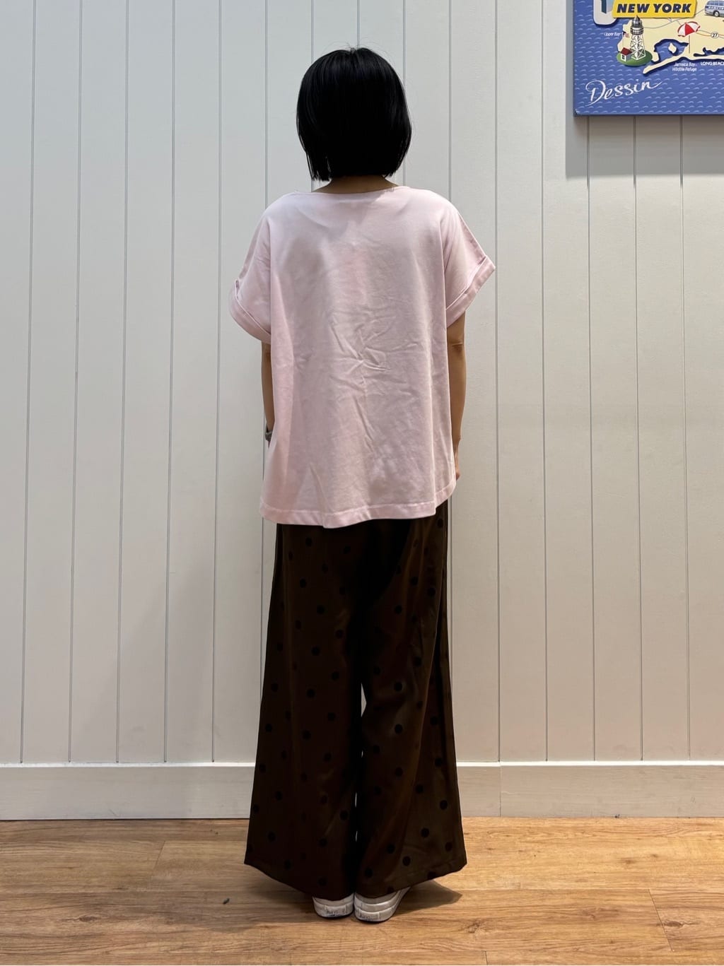 OKADAさんの「Dessin｜【二の腕カバー／UVカット】ロールアップスリーブ裾ギャザーカットソー」を使ったコーディネート