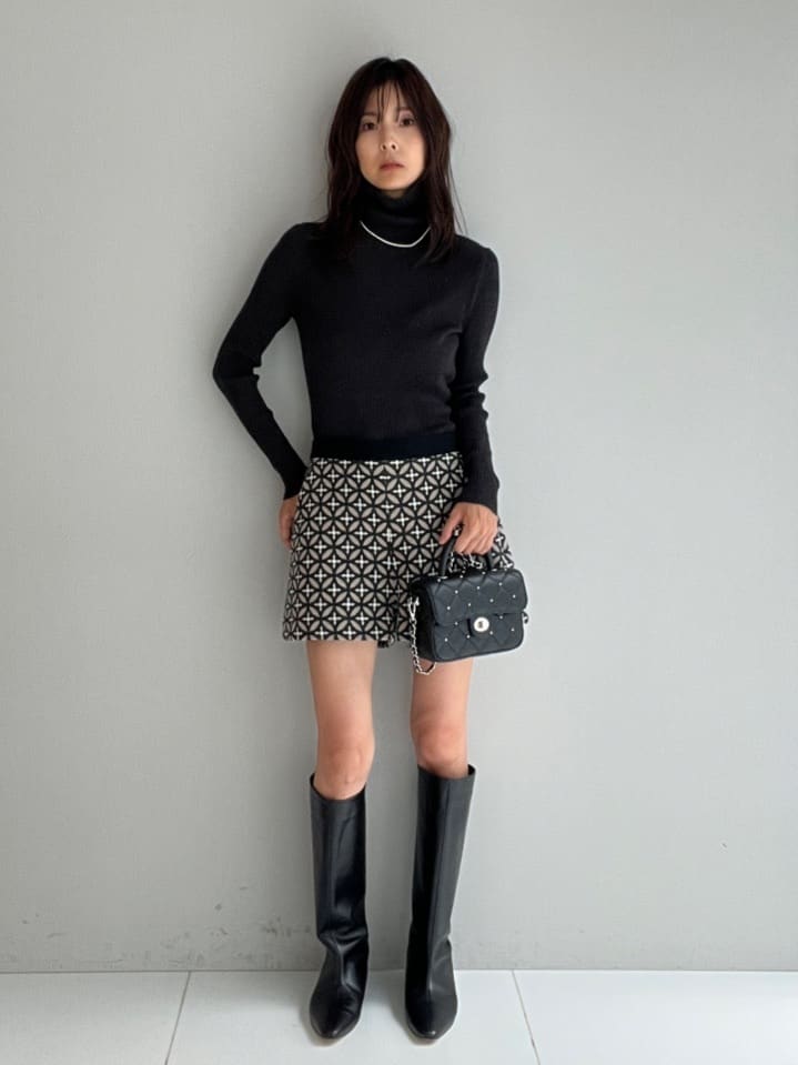 misaさんの「DRESSTERIOR｜オーバーラップサークルショートパンツ」を使ったコーディネート