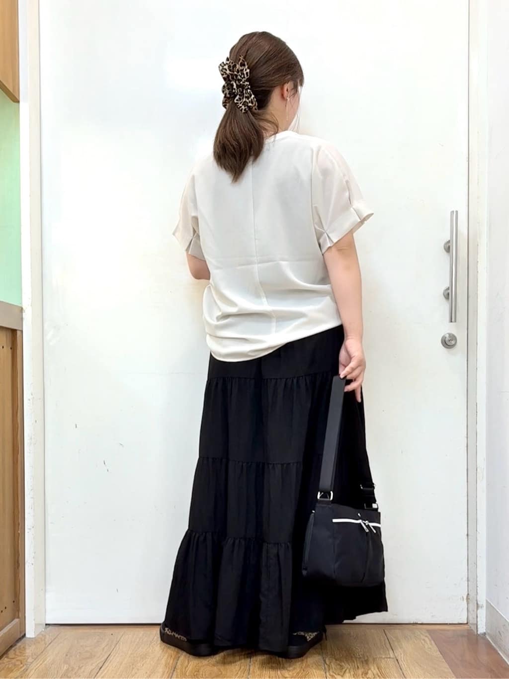 だいわさんの「SHOO･LA･RUE｜【洗える/S-LL】微光沢で華やかなティアードスカート」を使ったコーディネート