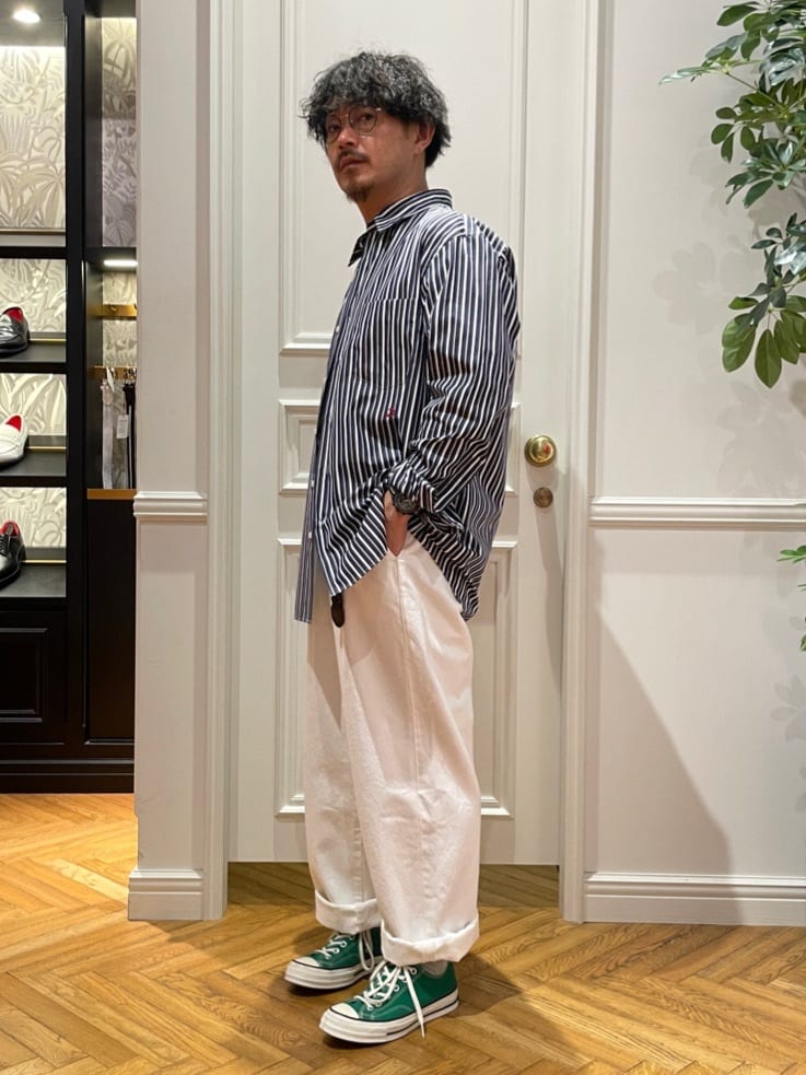 鶴田大士さんの「DRESSTERIOR｜THOMAS MASON ストライプシャツ」を使ったコーディネート