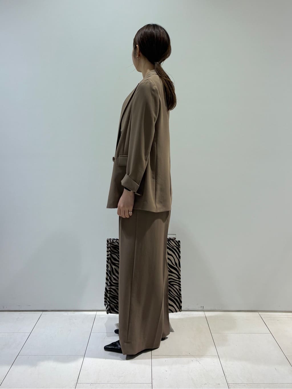 KAOさんの「INDIVI｜【軽く羽織れる！】ダブルジャケット」を使ったコーディネート