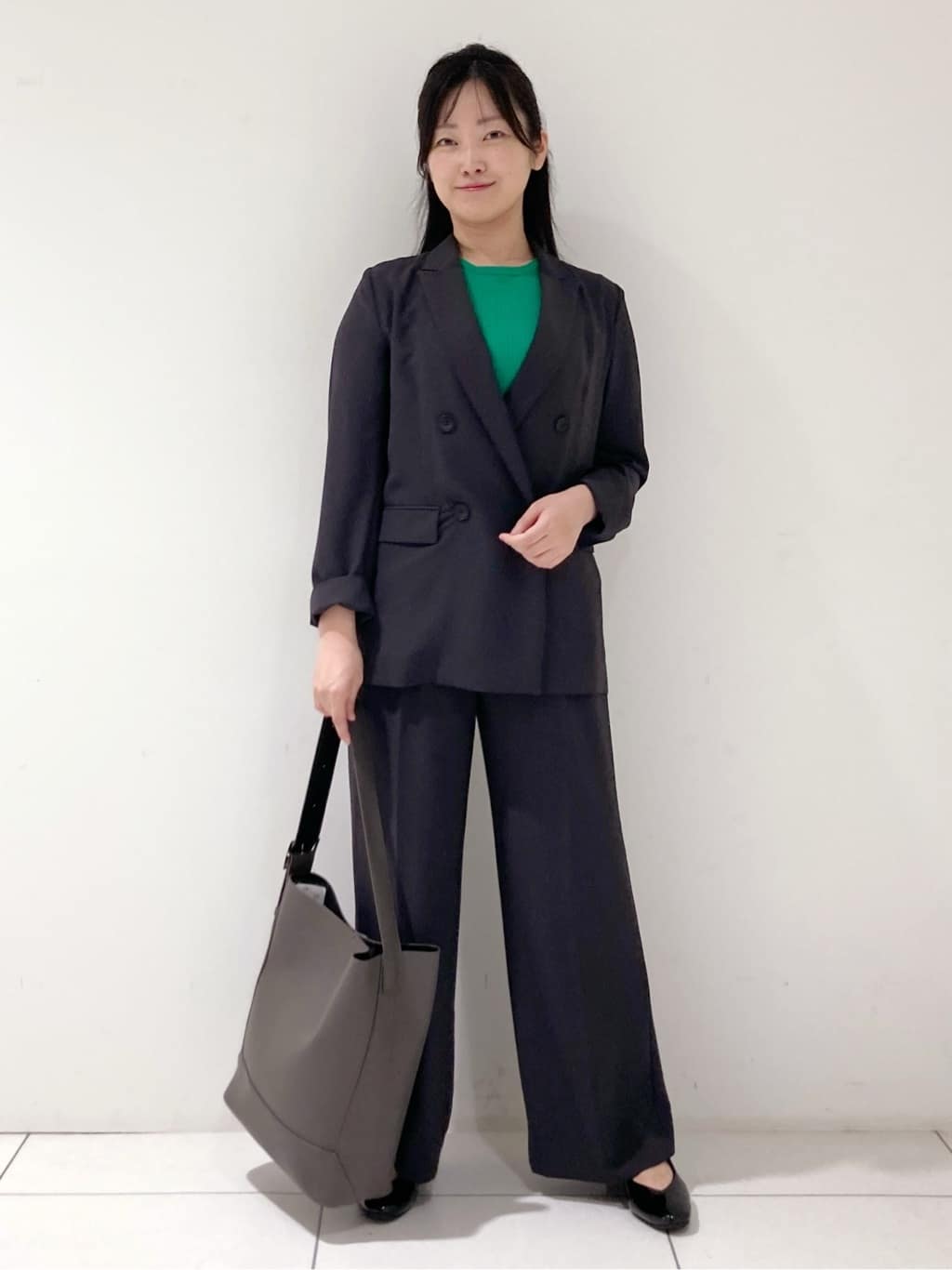 momokoさんの「INDIVI｜【インナーで活躍／アンサンブル】クルーネック半袖ニット」を使ったコーディネート