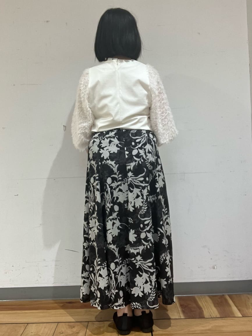 Mizukiさんの「UNTITLED｜【丸首/Tシャツ風/短丈】シャギースリーブ ポンチカットソー」を使ったコーディネート