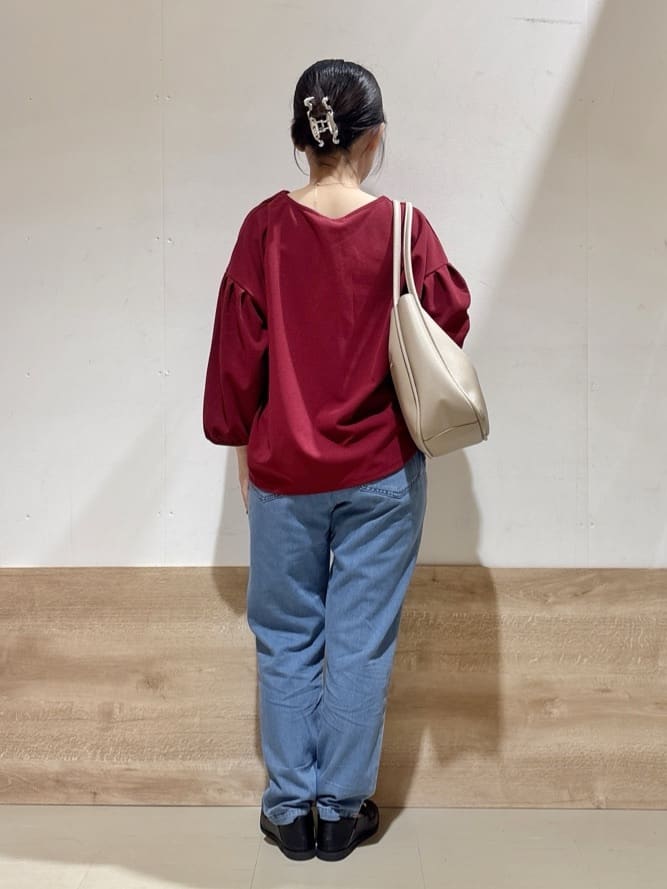 るねさんの「SHOO･LA･RUE｜【2点セット/7分袖】大人のきれい見え お袖タック入りアクセ付きトップス」を使ったコーディネート