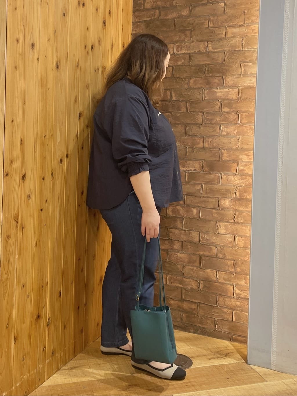 Risaさんの「SHOO･LA･RUE｜【高レビュー/SS-LL/美脚シルエット】自然に体型カバー イージーデニム テーパードパンツ」を使ったコーディネート