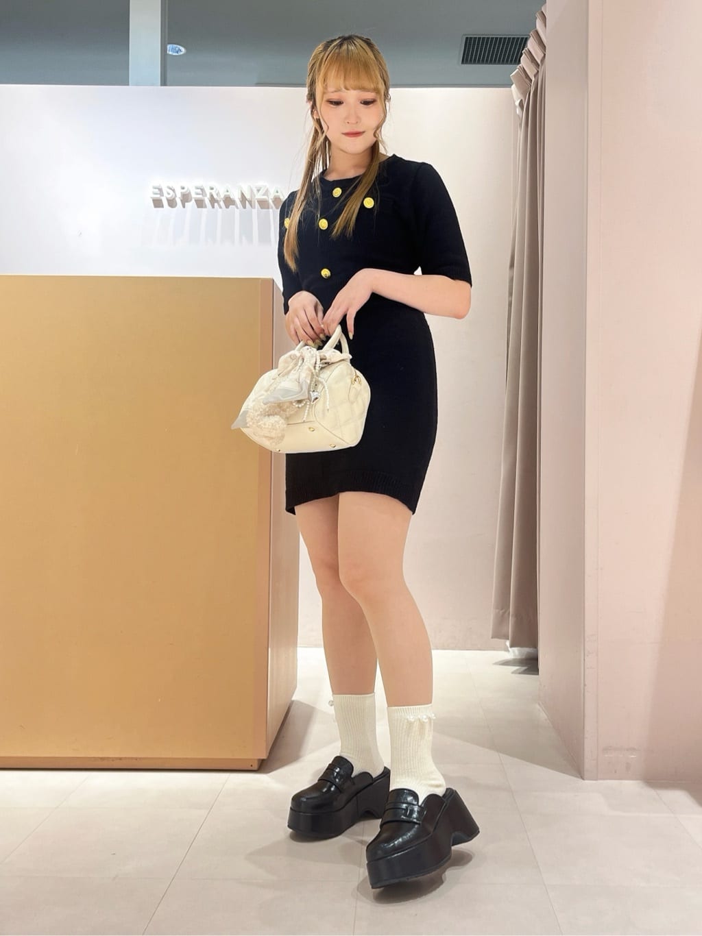このかさんの「ESPERANZA｜厚底サボローファー」を使ったコーディネート