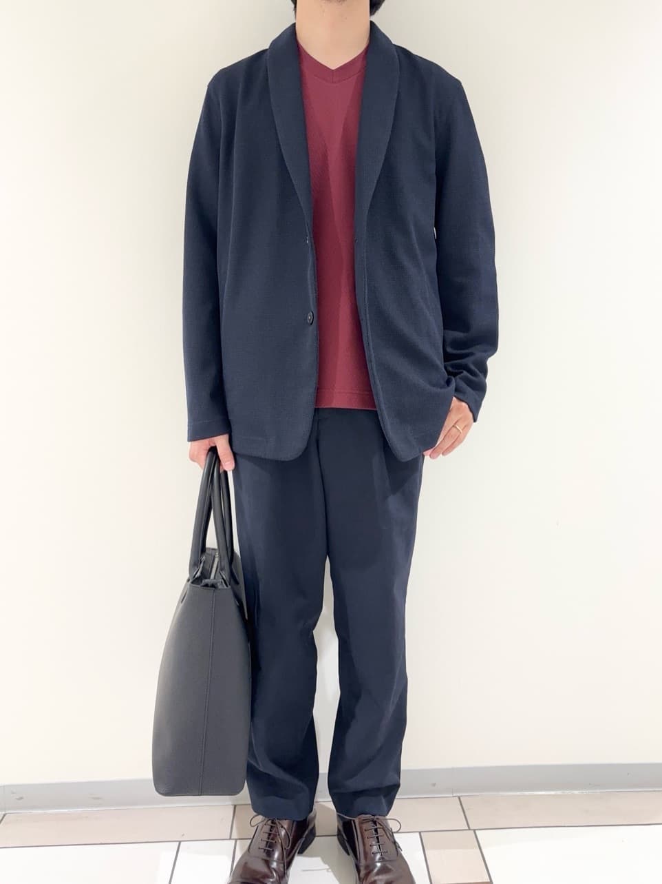 及川さんの「TAKEO KIKUCHI｜【尾州織】ショールカラー カーディガン」を使ったコーディネート