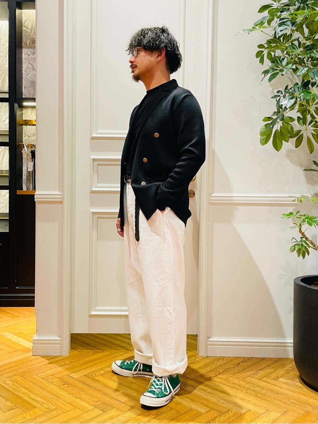 鶴田大士さんの「DRESSTERIOR｜ダブルブレスト ニットジャケット」を使ったコーディネート