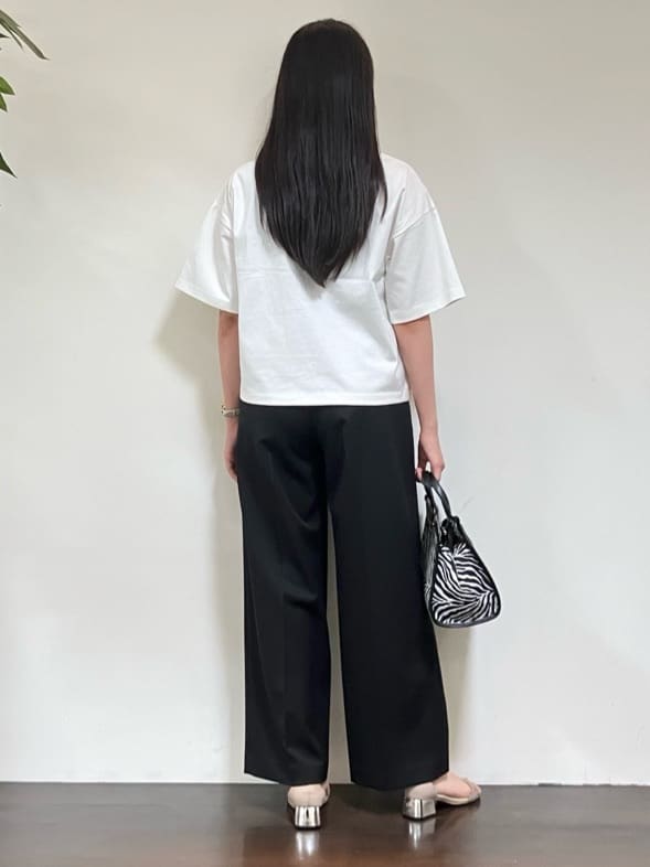 カレンさんの「UNTITLED｜【洗える/はっ水/後ろウエストゴム】ストレッチ2タックワイドパンツ」を使ったコーディネート