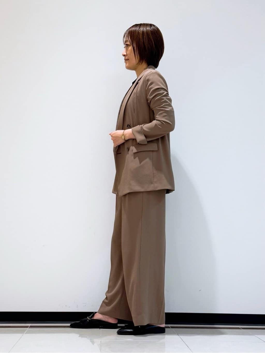 mikaさんの「INDIVI｜【軽く羽織れる！】ダブルジャケット」を使ったコーディネート